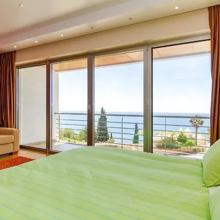 Holiday home Detached House, 5 Bedrooms In *