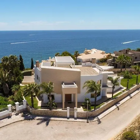 Holiday home Detached House, 5 Bedrooms In *